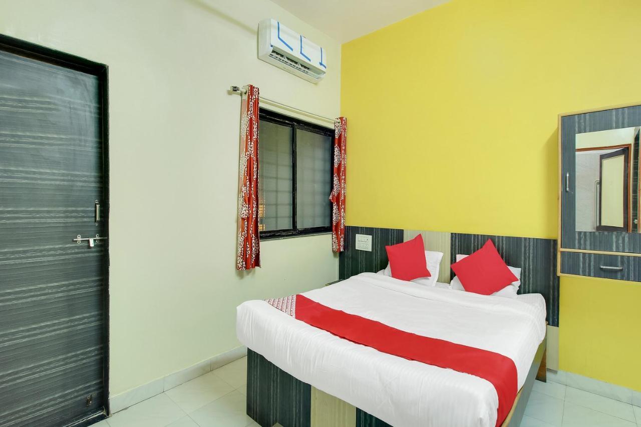 Oyo Flagship 48365 Hotel Shiva'S Castle Chalisgaon Exterior foto