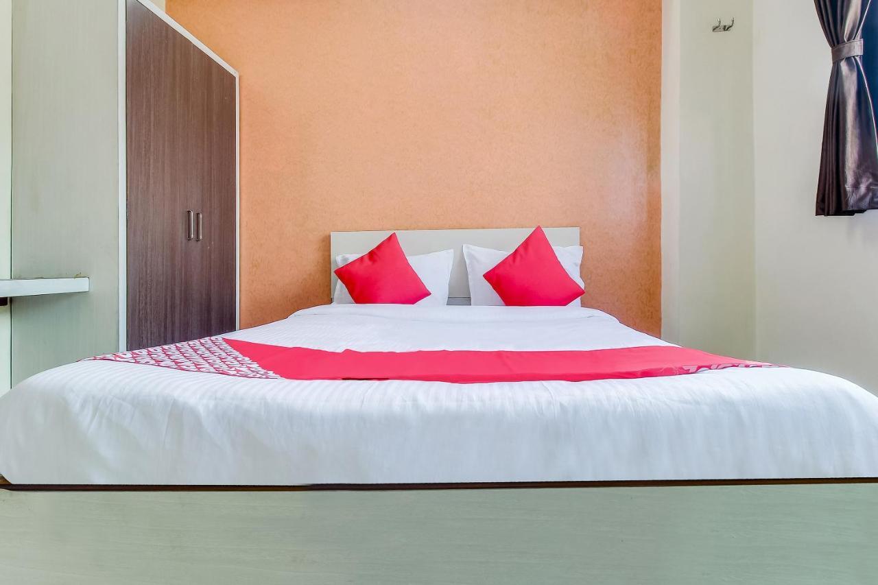 Oyo Flagship 48365 Hotel Shiva'S Castle Chalisgaon Exterior foto