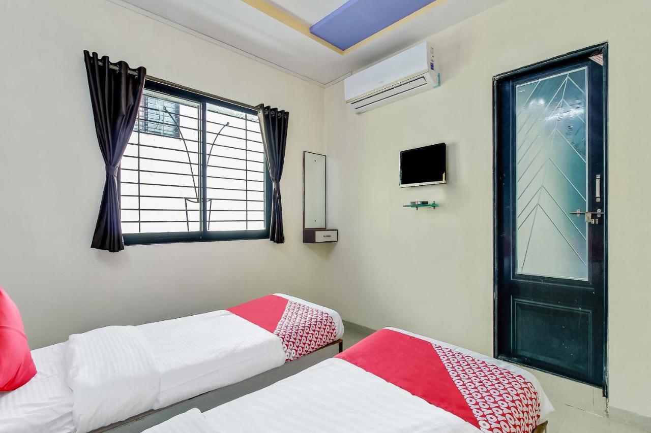Oyo Flagship 48365 Hotel Shiva'S Castle Chalisgaon Exterior foto
