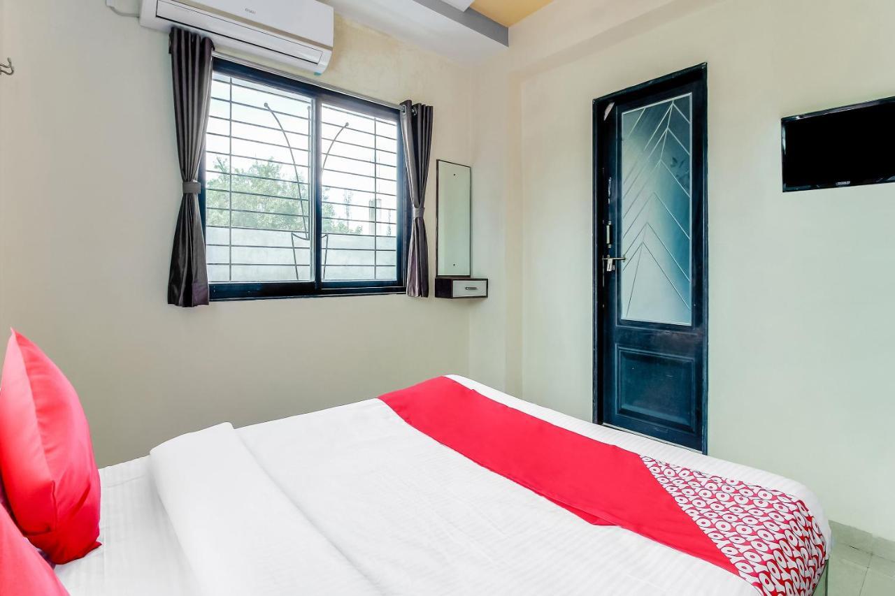 Oyo Flagship 48365 Hotel Shiva'S Castle Chalisgaon Exterior foto
