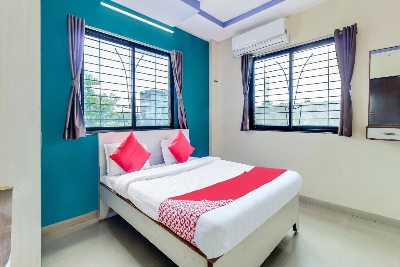 Oyo Flagship 48365 Hotel Shiva'S Castle Chalisgaon Exterior foto
