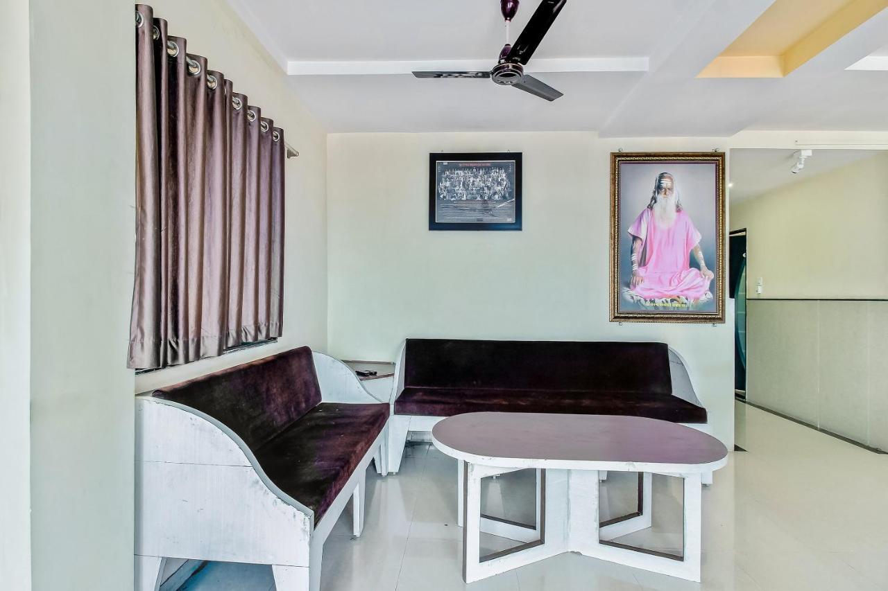 Oyo Flagship 48365 Hotel Shiva'S Castle Chalisgaon Exterior foto